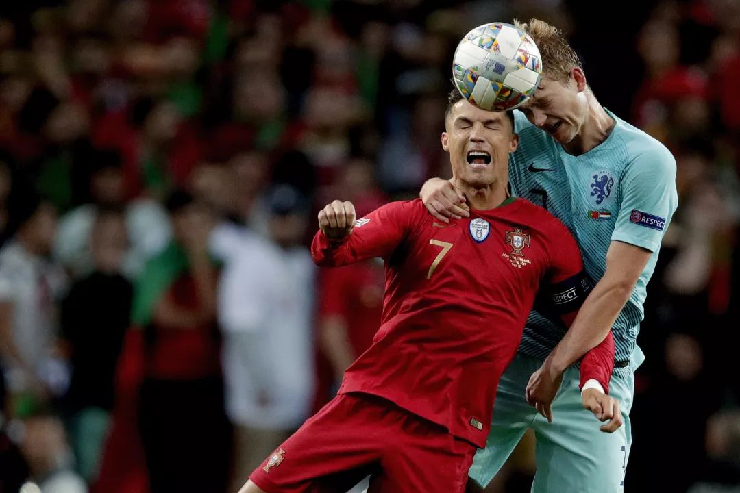 包含尤文图斯坚守阵地取胜，反击传统强队第一步的词条